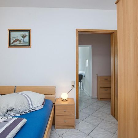 Apartments With A Parking Space Vodice - 6178 Rom bilde