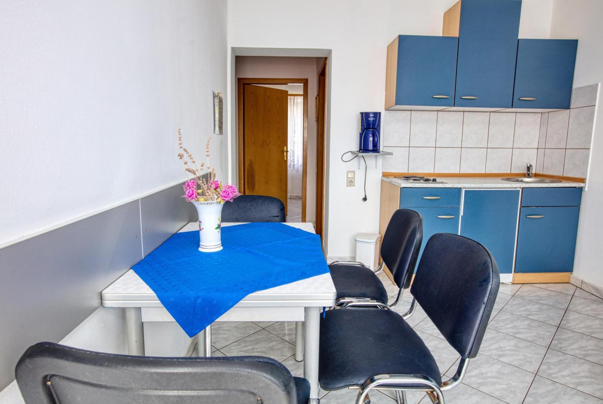 Apartments With A Parking Space Vodice - 6178 Rom bilde