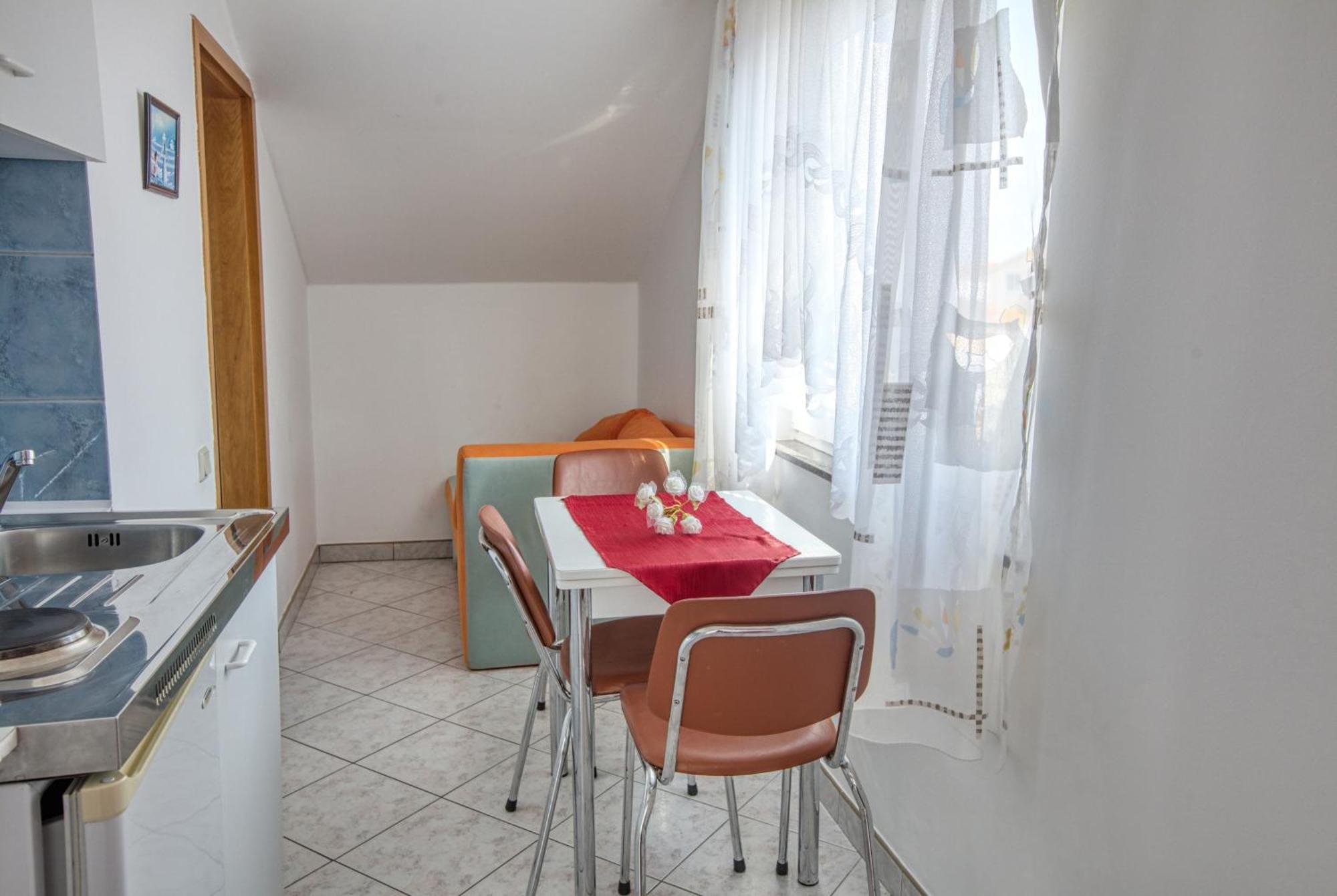 Apartments With A Parking Space Vodice - 6178 Rom bilde