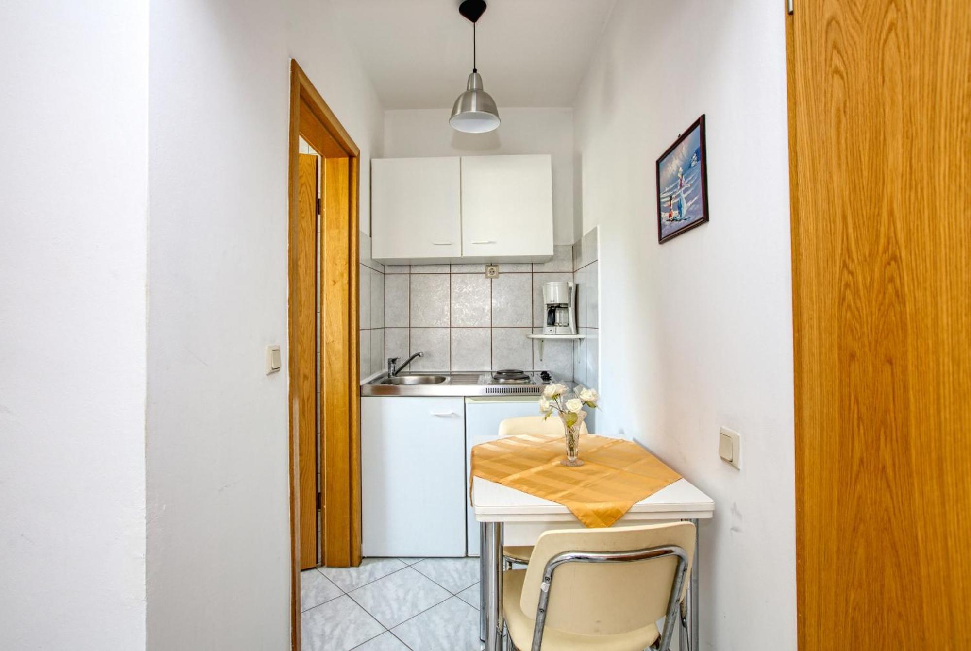 Apartments With A Parking Space Vodice - 6178 Rom bilde