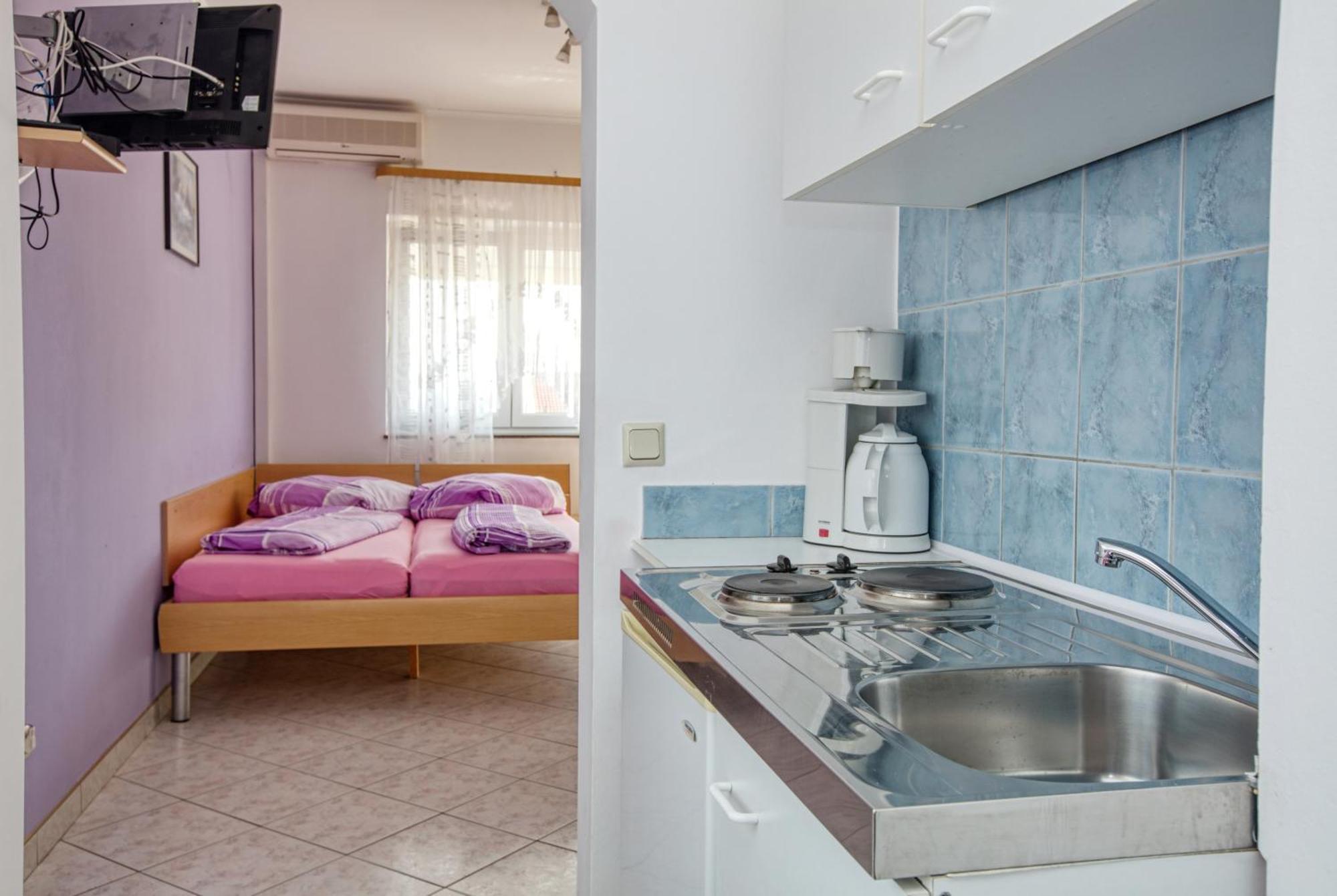 Apartments With A Parking Space Vodice - 6178 Rom bilde