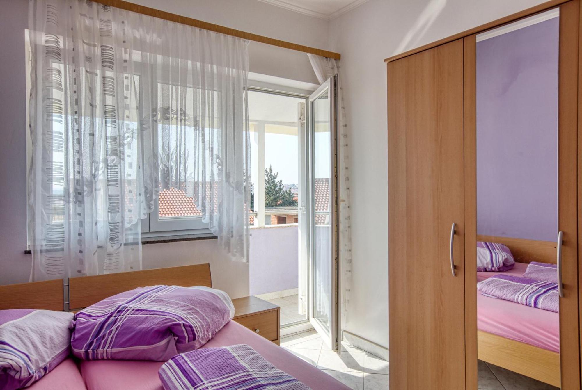 Apartments With A Parking Space Vodice - 6178 Rom bilde