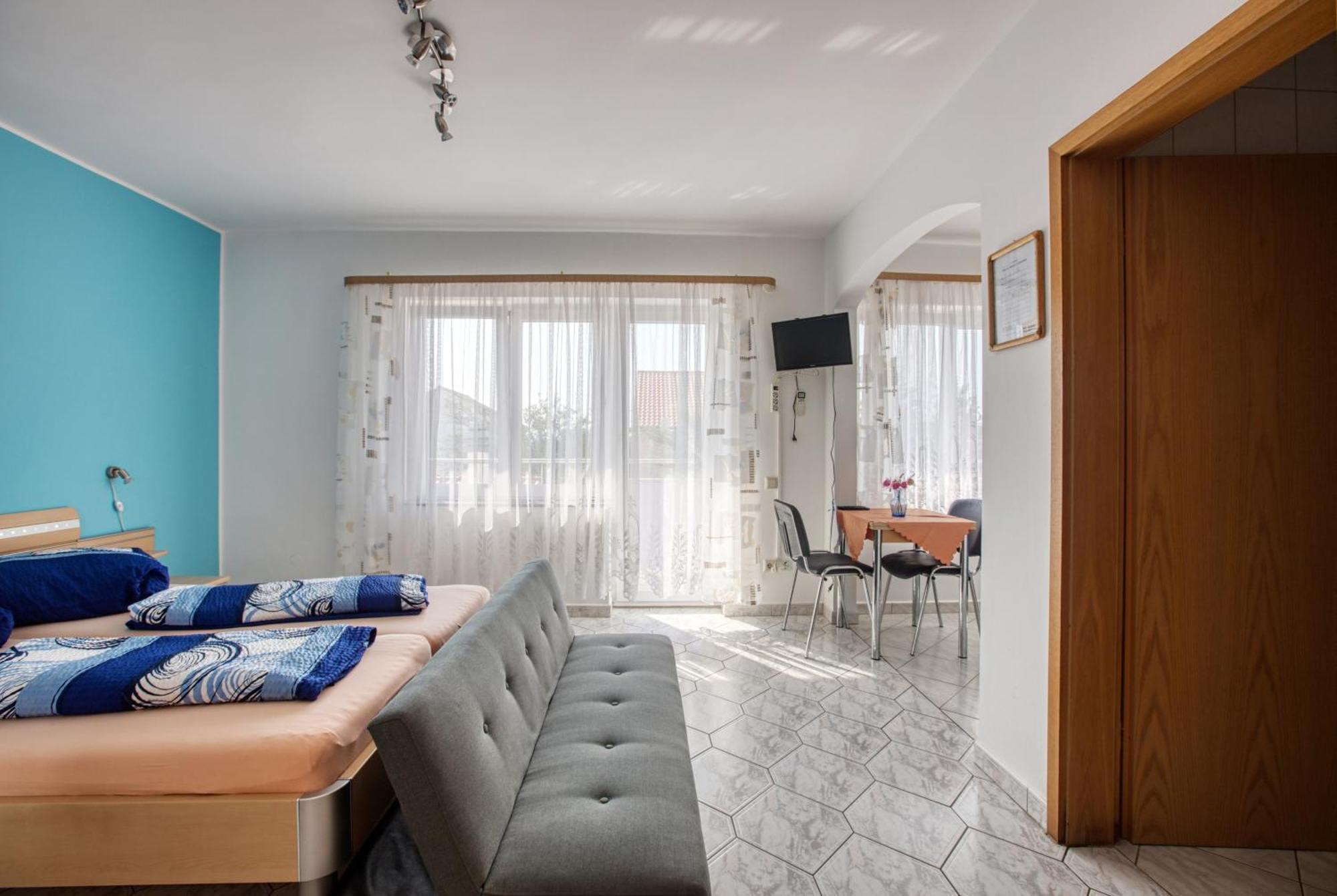 Apartments With A Parking Space Vodice - 6178 Rom bilde